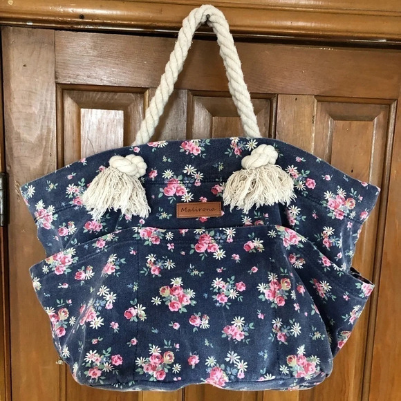 Malirona Floral  Canvas Weekend Bag - Picture 2 of 11